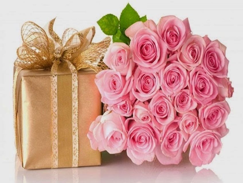 4 gợi ý mua hoa tươi kèm quà tặng bạn gái vào dịp lễ