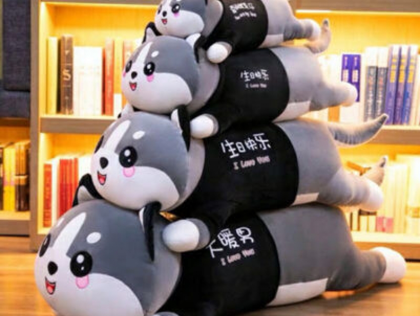 Gối ôm mèo xám má hồng