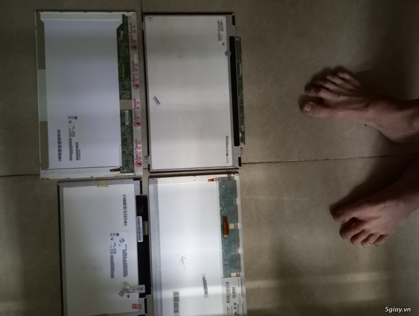 Màn hình laptop cũ.