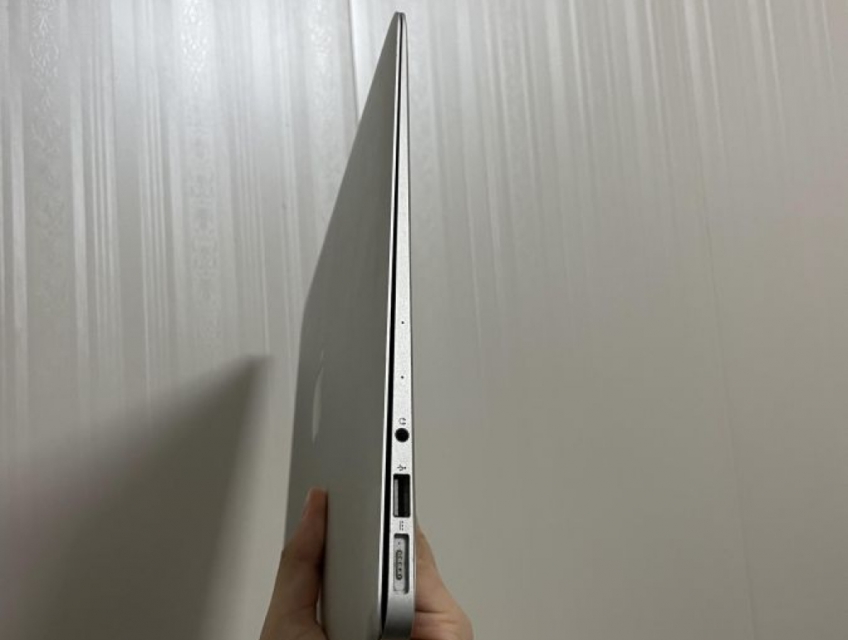 Macbook Air 2015 i5/4/128/13.3" zin 98% bảo hành 1 đổi 1
