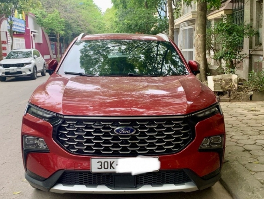 Chính chủ cần bán Territory Titanium X 2023 màu đỏ