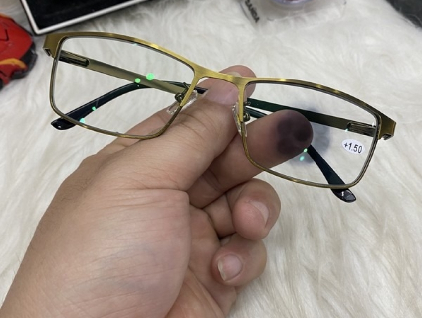 Kính lão đổi màu nhật bản chính hãng giá rẻ tiện dụng