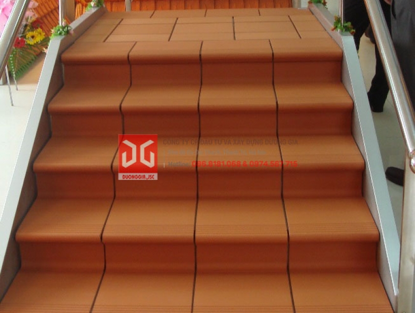 Vì Sao Nên Chọn Gạch Lát Bậc Thềm Cho Cửa Hàng Thú Cưng?