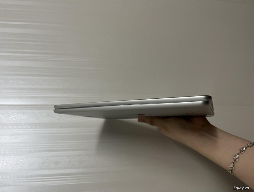 iPad Air 2 64GB màu trắng pin 9x likenew 99% Bảo Hành 1 đổi 1