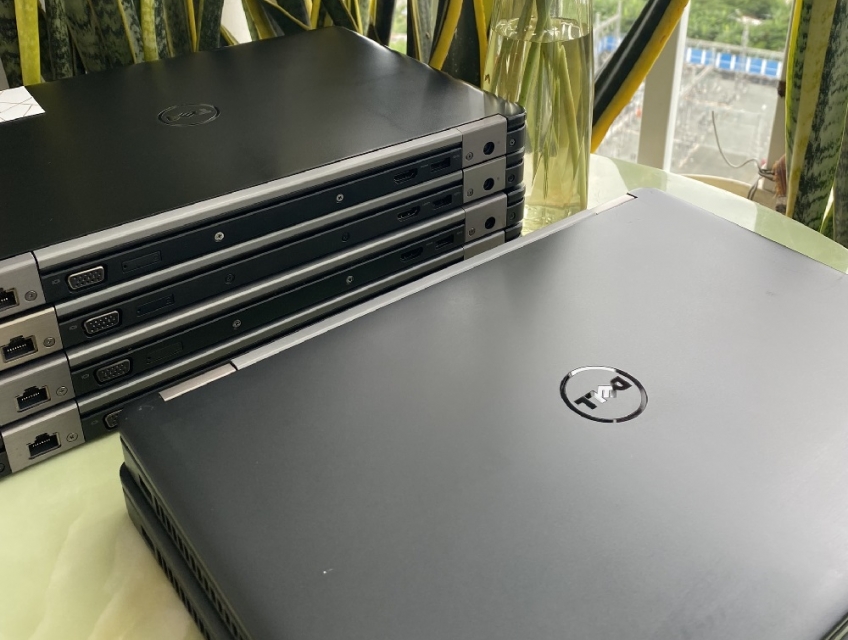 Dell latitude 5470..i5 6300u-i7 6820HQ-8g-256g-fhd==3TR2