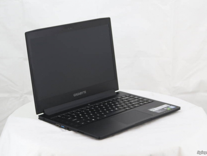 GIGABYTE Aero 14 Core i7 7700HQ/16GB/256GB/GTX1060