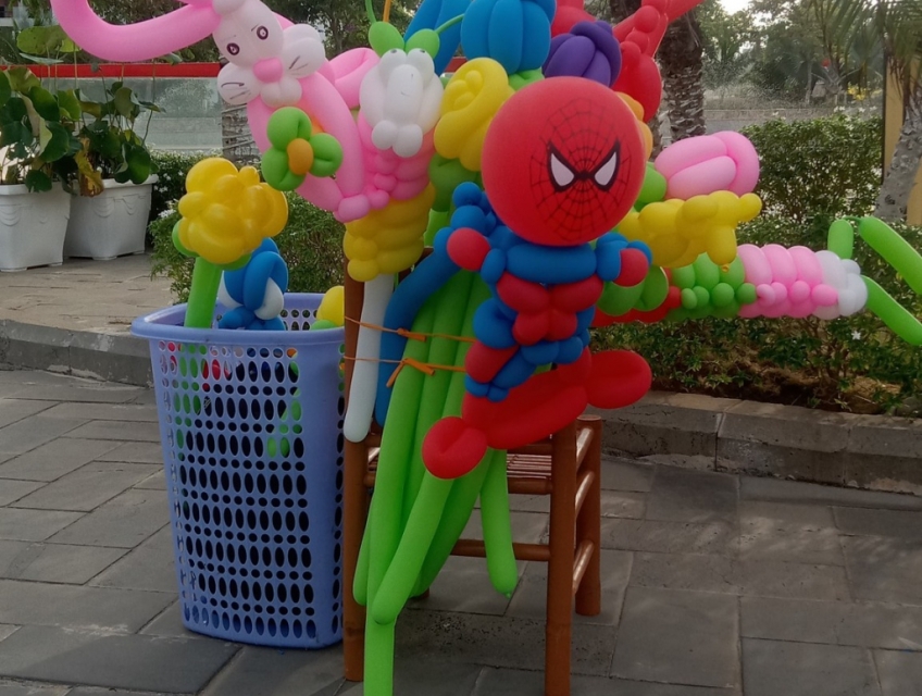 Chú hề tạo hình bong bóng quốc tế thiếu nhi 1/6