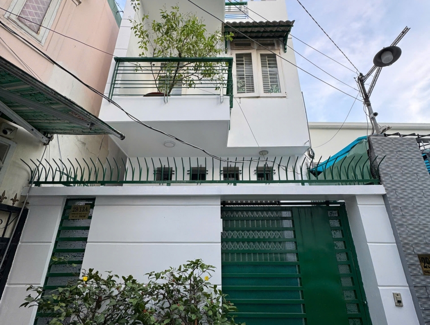 Cho thuê nhà trung tâm – sát Phan Xích Long – diện tích sàn 87m² –