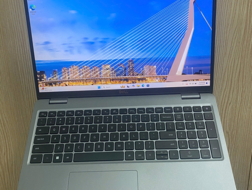 Dell Latitude 5540 Core i5 1335u 16G 512G SSD 15.6in FHD New 98% USA