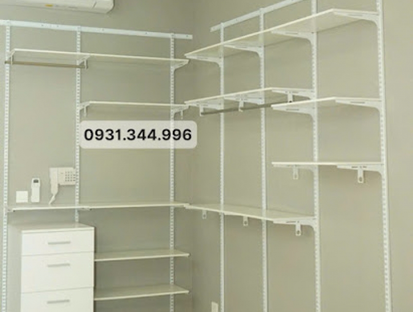 Giải pháp thi công kệ trưng bày hiện đại: Bộ kệ thanh ray AMD