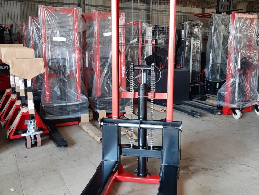 Xe nâng tay cao tại Hà Nội giá rẻ cạnh tranh