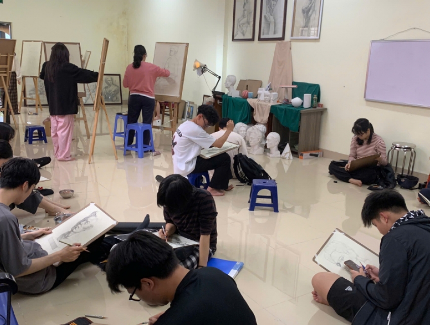 Lớp dạy vẽ ở khu vực Phú diễn