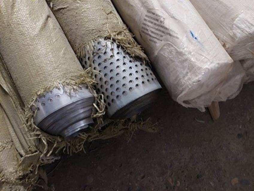 Tôn đột lỗ cuộn khổ 1m x 20m