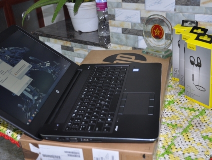 Hp Zbook 15 G4,i7.7700 HQ,16g,ssd 256+1T,quadro 1200M,wifi ac,4G ~100%