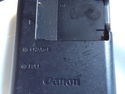 Sạc Zin máy ảnh Canon: Giá: 70k