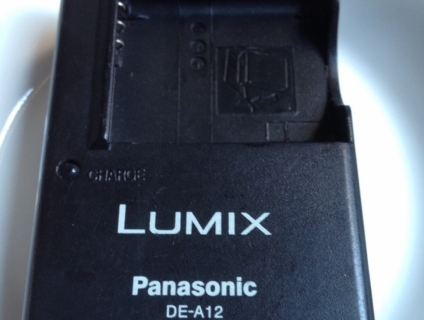Sạc Zin máy ảnh Panasonic: Giá: 70k