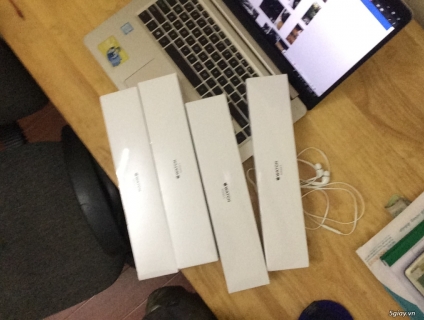 Apple Watch Series 3 42mm - FULL BOX NGUYỄN SEAL