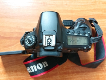 Canon 60D body chỉ sử dụng cho gia đình nên hình thức trông như mới