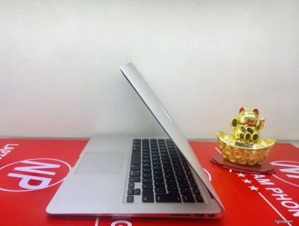 Macbook air mỏng đẹp như Ngọc Trinh