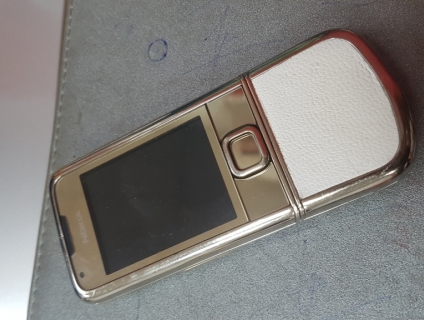 Cần bán gấp con noika 8800 Gold Arte 1G