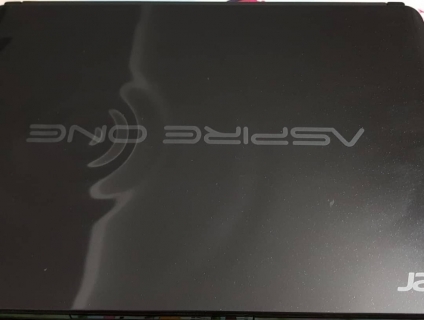 Laptop Acer One mini 10.1inch đen huyền, nguyên zin, như mới.