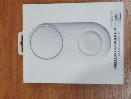 Sạc đôi không dây samsung 2019 còn bảo hành dài hạn ở cellsphone