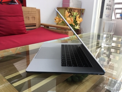 Macbook Pro MPTV2 2017 Core i7/ Ram 16Gb/ SSD 512Gb/ Màn 15.4" Silver