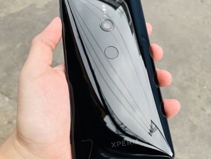HCM Quận 10 - Cần bán Sony XZ2 Màu đen 99%