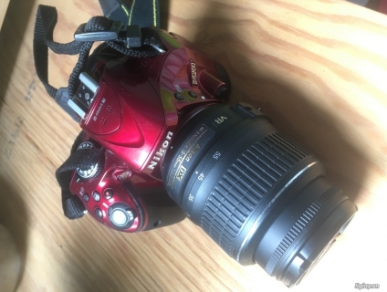 Nikon D5200 kèm thẻ 32gb và 2 pin, ngoại hình 97%