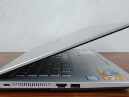 Cần bán: Laptop đã qua sử dụng, còn mới.