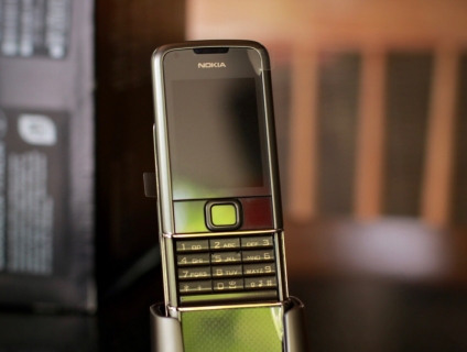 Nokia 8800 Carbon Arte Titanium Brandnew nguyên hộp xuất Italia