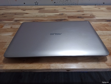 ASUS A556U I5 - 7200 Ram 8GB SSD 120GB