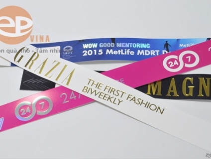 Vòng tay sự kiện dùng 1 lần được làm từ gì?