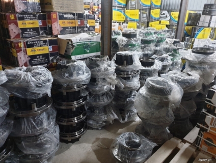 Tổng kho phụ tùng xe Howo 25 tấn, 70 tấn, dầu nhớt ắc quy, mâm lốp xe