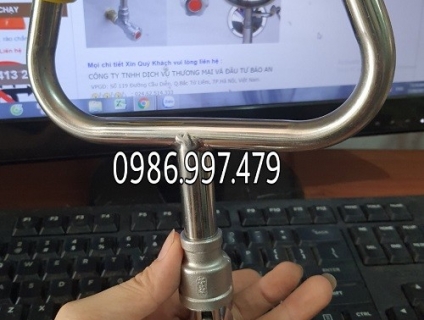 Vòi rửa mắt khẩn cấp gắn tường