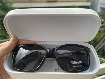 Kính đen DVF chính hãng đặt tại Anh chống 100%UV