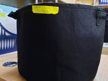 May túi trồng cây bằng vải gì