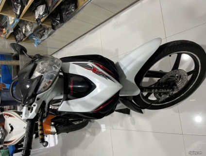 Cần bán wave rsx trắng đen bánh mâm đk 12/2011