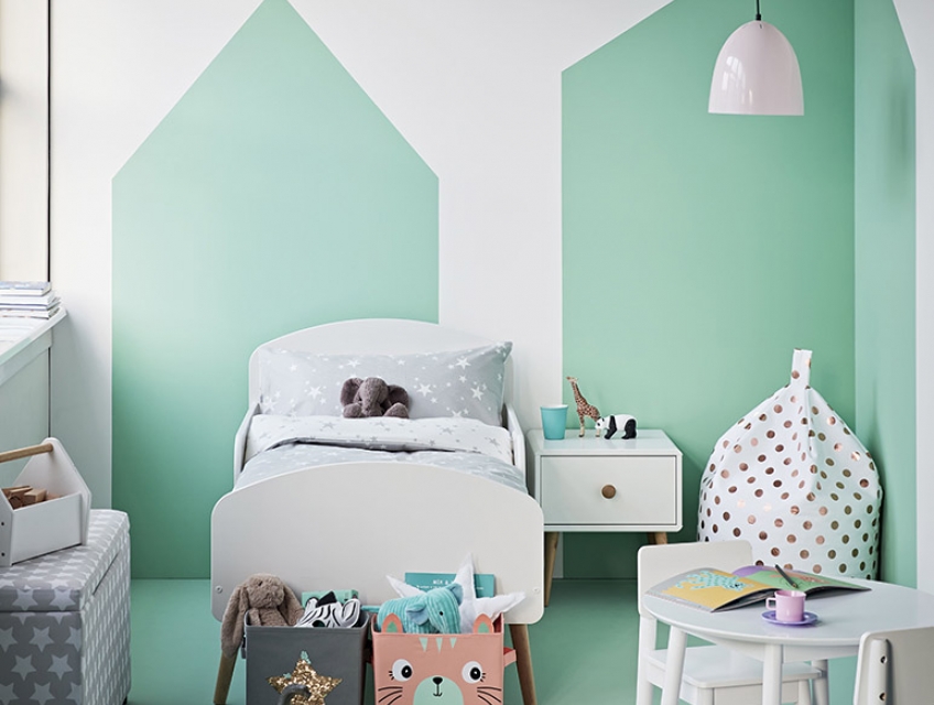 Bố mẹ tham khảo phòng ngủ bé gái màu xanh tươi mát