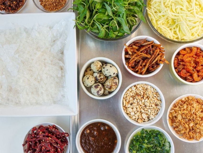 Làm bánh tráng trộn tại nhà