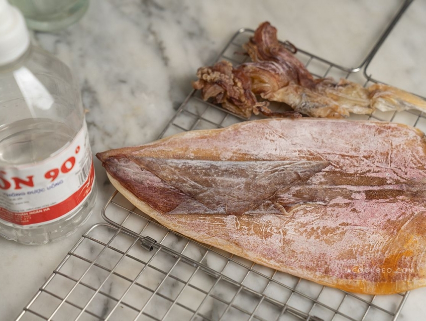 4 cách nướng khô mực chuẩn khi thưởng thức tại nhà