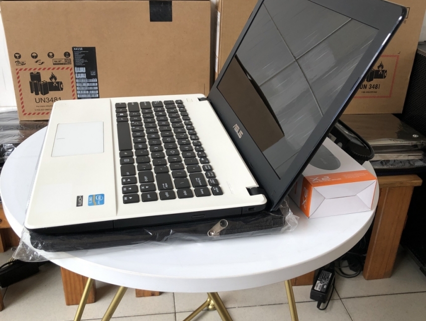 ✘ Asus X451CA Core i3-3217U, RAM 4GB, SSD 120GB, VGA Intel HD Graphics