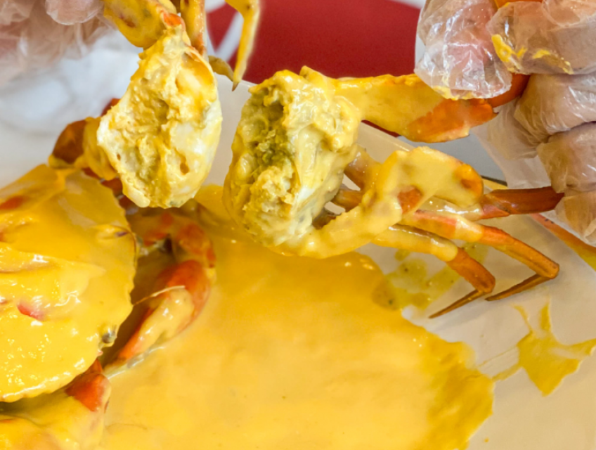 Hướng dẫn làm món Cua Lột Sốt Trứng Muối vạn người mê