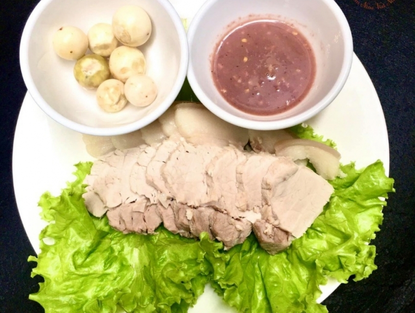 Nhà hàng cơm niêu việt nam.