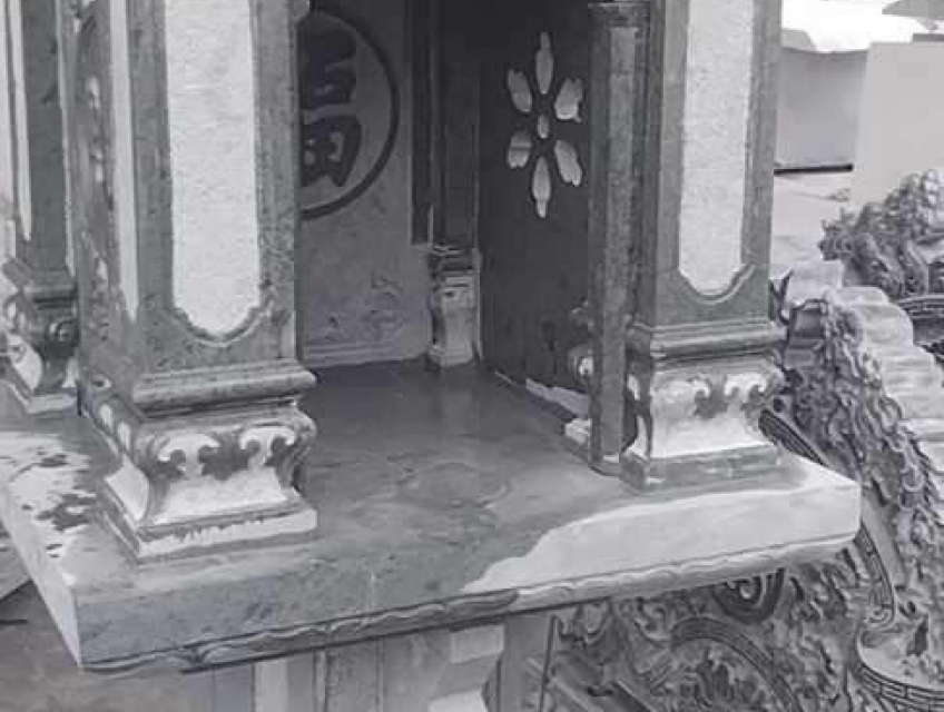 20 Cây hương thờ có mái che bằng đá đẹp Lào Cai