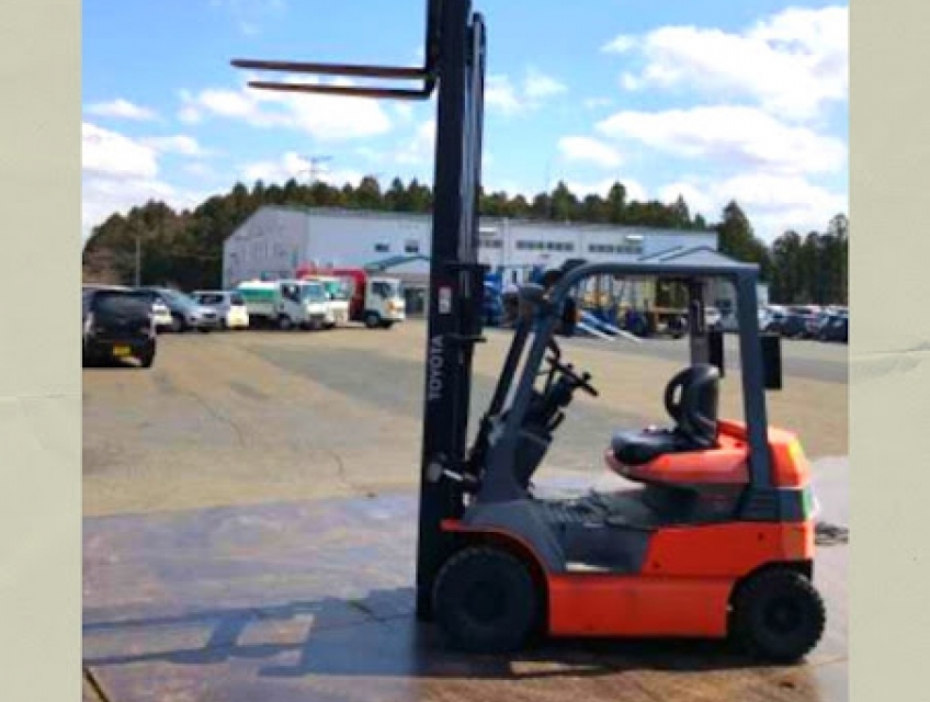 Xe nâng điện ngồi lái cũ 2 Tấn TOYOTA 7FBL20 giá như thế nào?