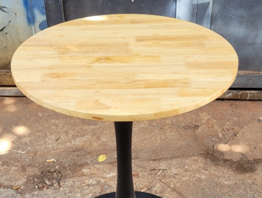 Bàn tròn chân tulip nhập khẩu mặt gỗ cao su D60