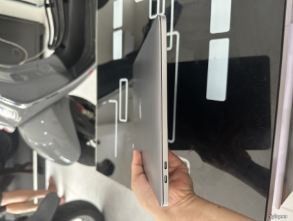 Ban Macbook pro 13inch 2018