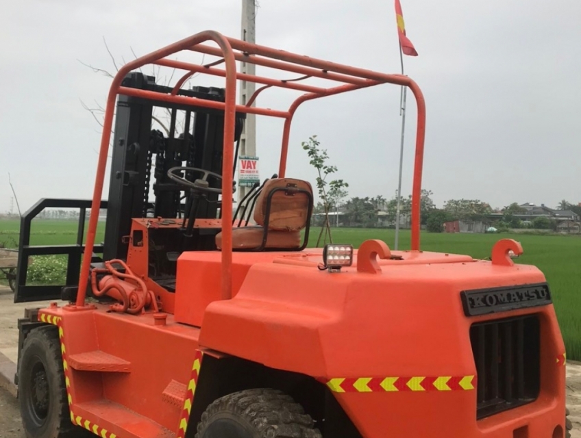 Bán gấp xe nâng 5 tấn komatsu