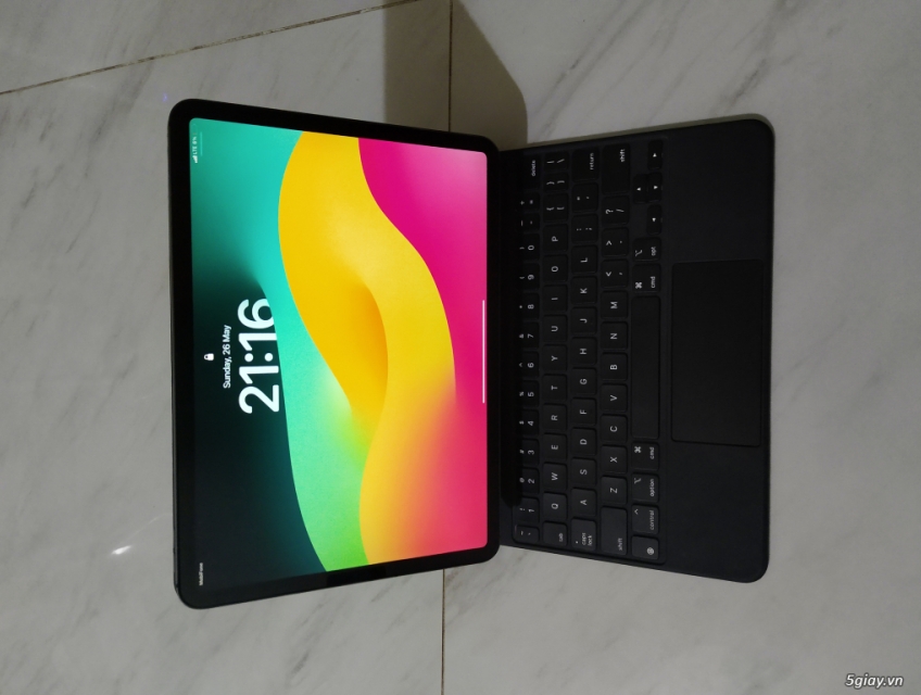 iPad Pro 2018 11inch bản 256gb Wifi/LTE + bao da Magic Keyboard chính